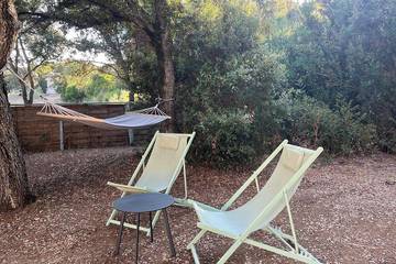 Location de vacances pour 2 personnes, avec terrasse et jardin dans Plage du Péro