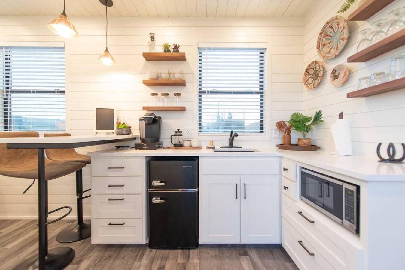 New     Southwest    Shipping Container-In Alpine in Condado de Brewster