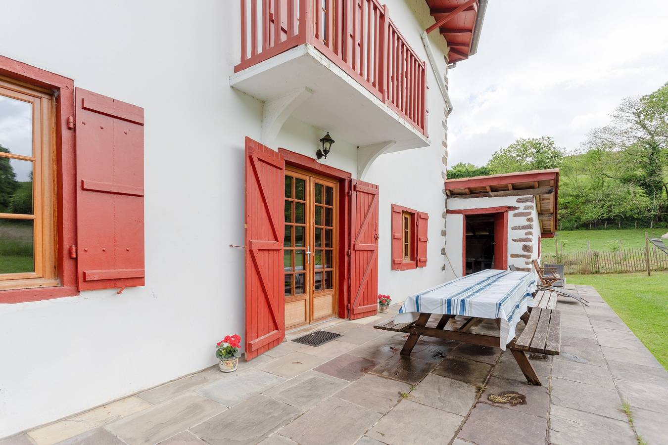 Holiday Home 'Etxaluzenea' with Mountain View, Private Terrace and Wi-Fi in Saint-Étienne-de-Baïgorry, Bayonne Området