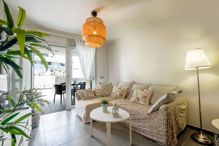 Apartamento entero, Apartamento vacacional La Tejita cerca de la playa con Wi-Fi, terraza y piscina compartida in La Tejita, Granadilla de Abona