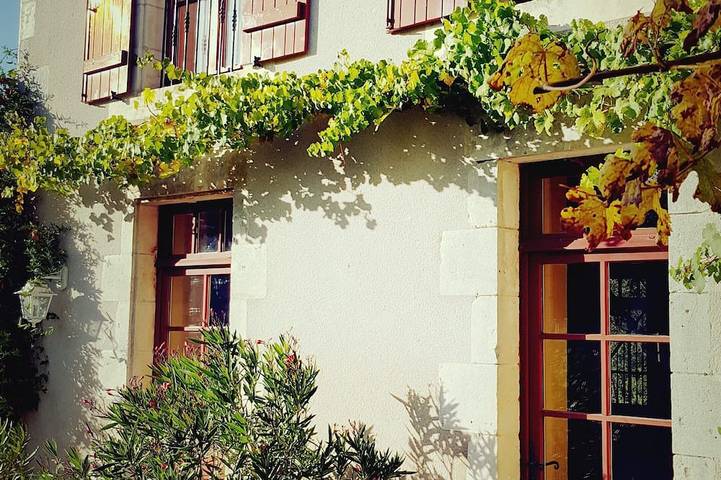 Gîte pour 2 personnes, avec jardin et sauna ainsi que terrasse et piscine à Persac
