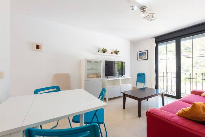 Apartamento entero, Apartamento 'El Ático De La Montaña' con balcón, Wi-Fi y aire acondicionado in Málaga Centro, Málaga