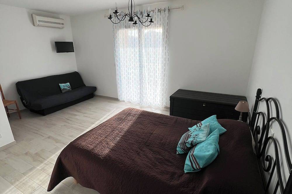 Comfortable semi-detached villa 80m2 on the calenzana road, 5 km from the sea. in Calenzana, Calvi region