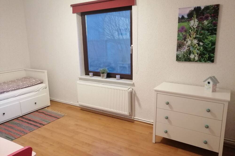 Ganze Wohnung, Landoase: Fewo mit toller Ausstattung, Terrasse und Garten - Ferienwohnung in Großsolt, Grünes Binnenland