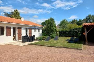 Gîte pour 6 personnes, avec terrasse et jardin à Coëx