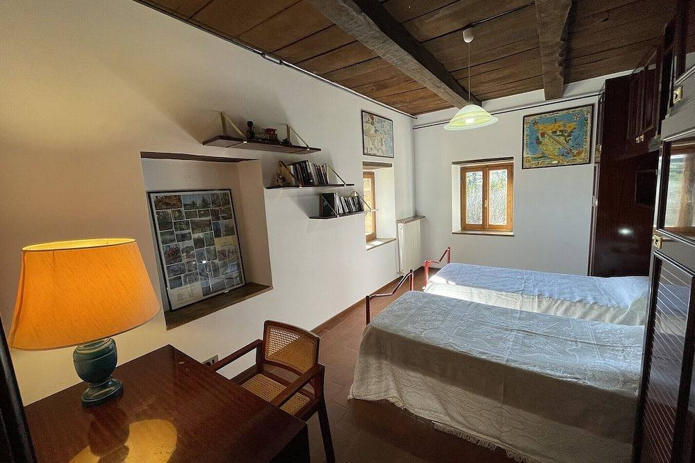 Villa in Amandola with Pool and Garden in Amandola, Monti Sibillini National Park