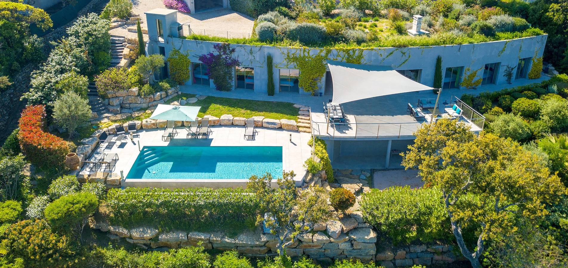 Villa with Stunning Views of the Gulf of Saint-Tropez, Beach 200 m Away in Sainte-Maxime, Mediterranean Coast (France)