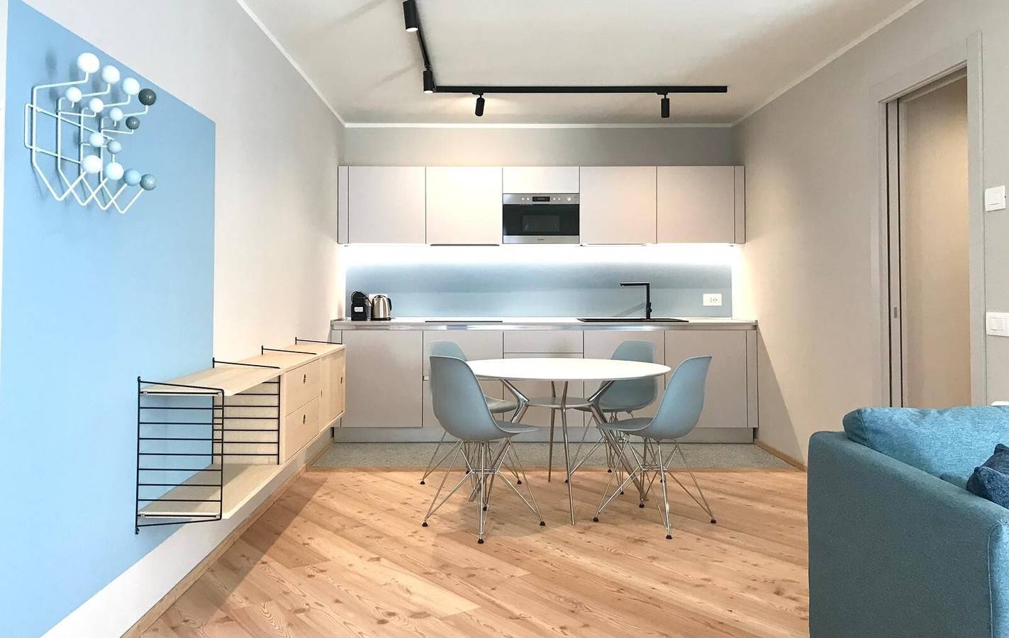 Entire apartment, Apartment 'Palazzo Righi - Blu' with Mountain View, Balcony and Wi-Fi in Carisolo, Adamello-Presanella Alps