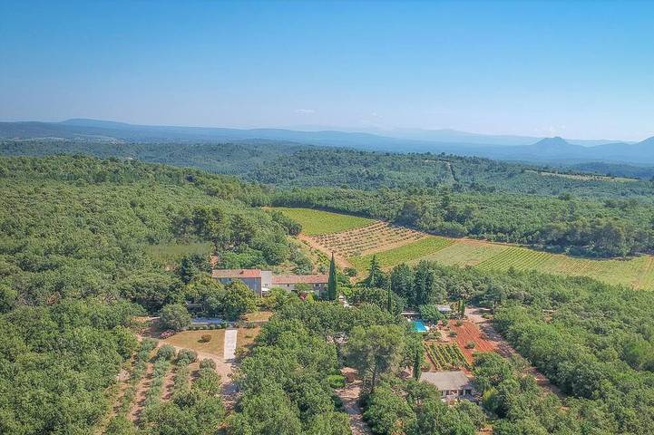 Maison de vacances pour 2 personnes, avec jardin ainsi que jacuzzi et terrasse à Saint-Maximin-la-Sainte-Baume