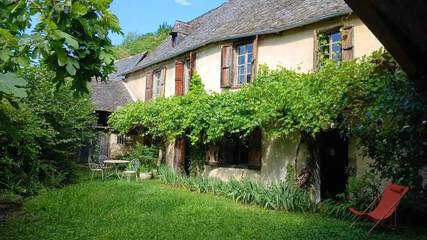 Gîte pour 4 personnes, avec jardin ainsi que terrasse et vue, animaux acceptés à Balaguères