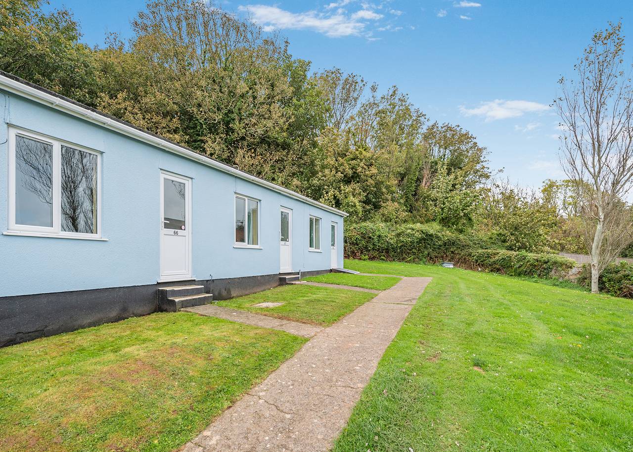Silver 1 Chalet Slps 4 Pet in Brixham, Torbay