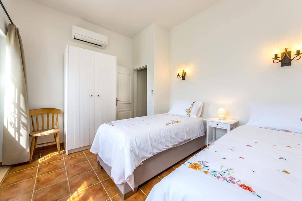 Vivenda numa localização tranquila, com todo o conforto para 6 pessoas in Paderne, Distrito de Faro