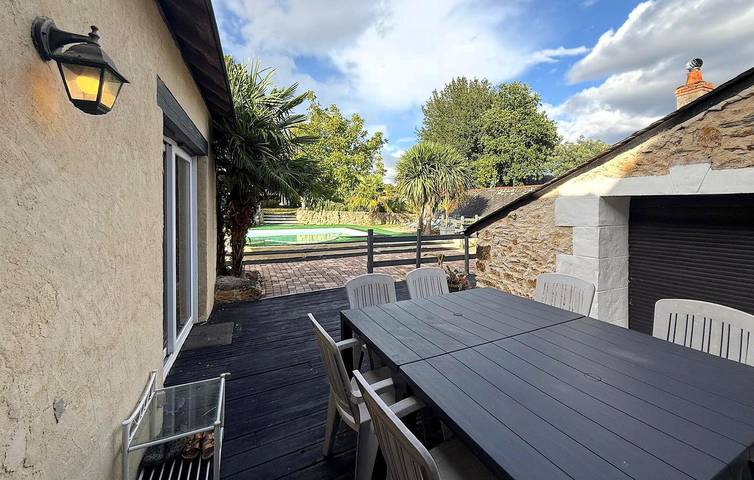Location de vacances pour 8 personnes, avec terrasse ainsi que piscine et jardin dans Région de Segré - 2