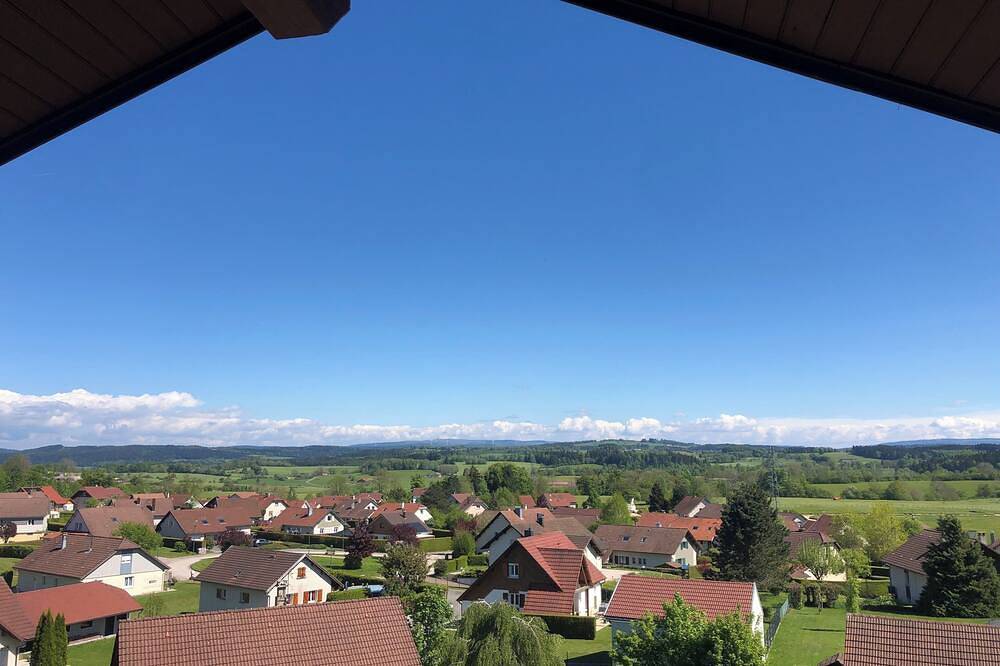 Appartement entier, Gîte 'Le Chasseral', 2 à 6 personnes in Maîche, Jura Francais