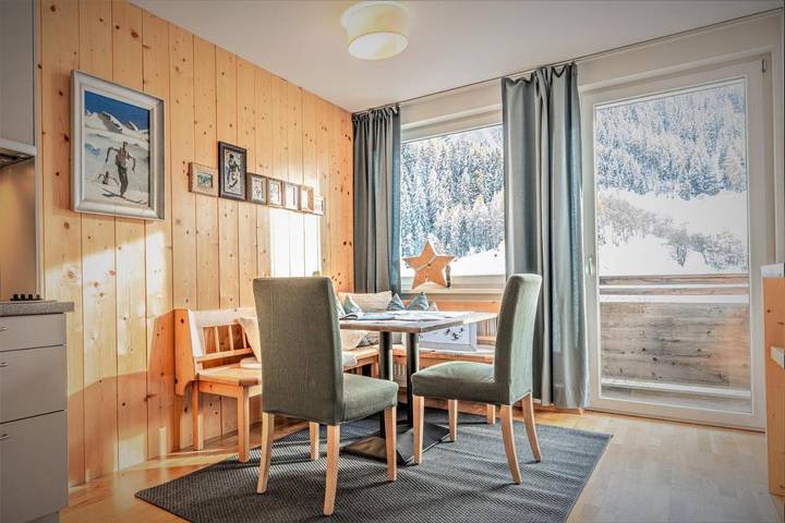 BnB für 4 Personen, mit Balkon und Ausblick in Sankt Anton am Arlberg