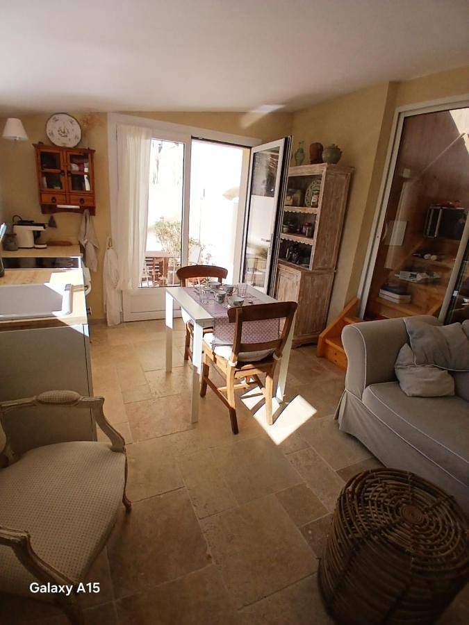 Gîte pour 2 personnes, avec vue et jardin ainsi que piscine et terrasse à Roche-Saint-Secret-Béconne - 4