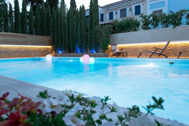 Holiday rental for 2 people, with pool and garden, child-friendly in Spetses