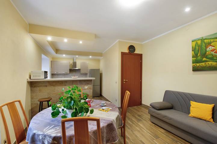 Apartamento inteiro, Apartamento 'Alexandra' com vista montanha, Wi-Fi e ar condicionado in Megolo Mezzo, Pieve Vergonte