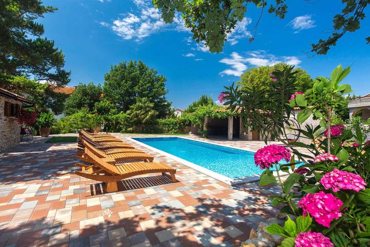 Ferienwohnung für 2 Personen, mit Pool und Balkon, mit Haustier