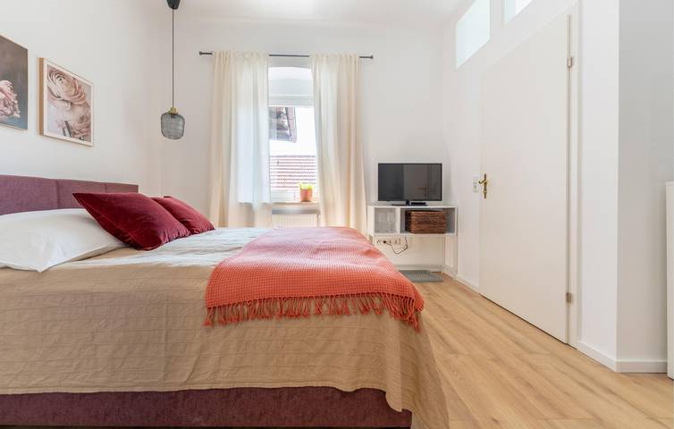 Entire holiday apartment, Cozy Apartment in Persenbeug-Gottsdorf: WiFi, Parking & Steps from City Center in Persenbeug-Gottsdorf, Donau Niederösterreich