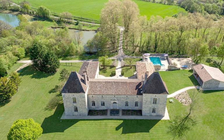 Casa de vacaciones para 14 personas, con piscina y jardín además de vistas al lago y vistas - 1