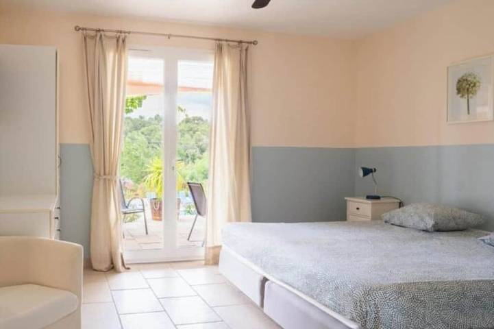 Location de vacances pour 10 personnes, avec balcon et jardin, animaux acceptés à Prades-sur-Vernazobre - 2