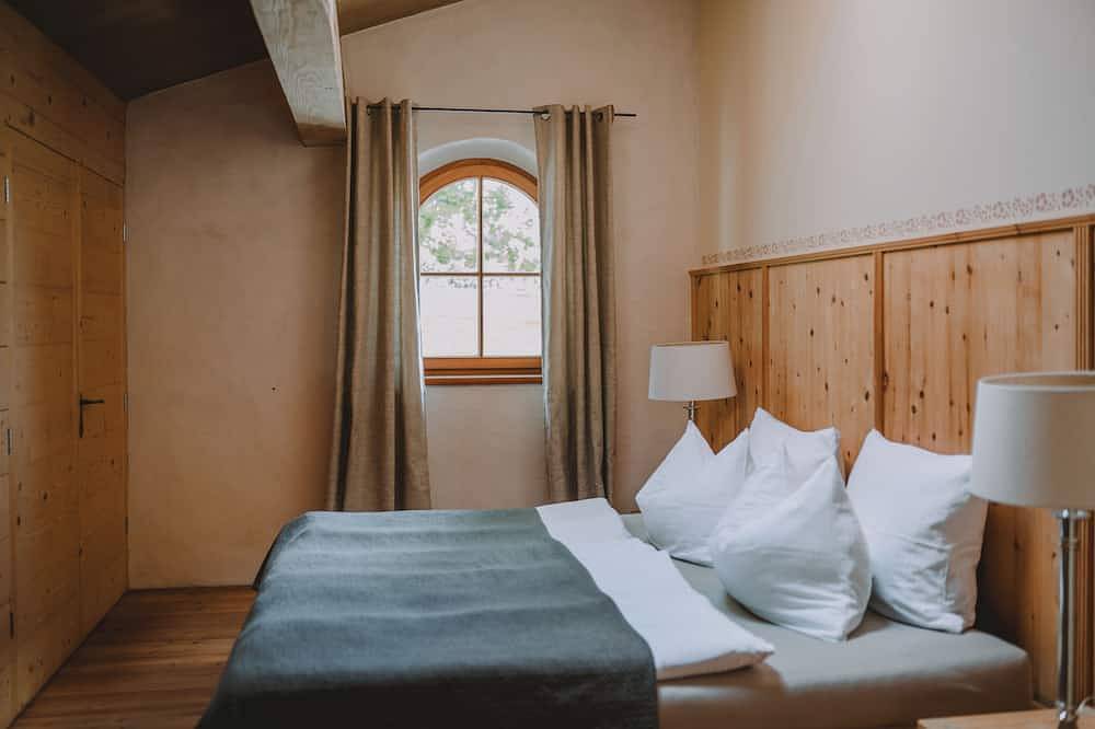 Ganze Wohnung, Romantische Ruhige Ferienwohnung im Hof Neuhaus in Platzers, Tisens