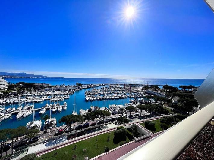 Gîte pour 4 personnes, avec vue et terrasse dans Plage de la Pierre au Tambour - 2