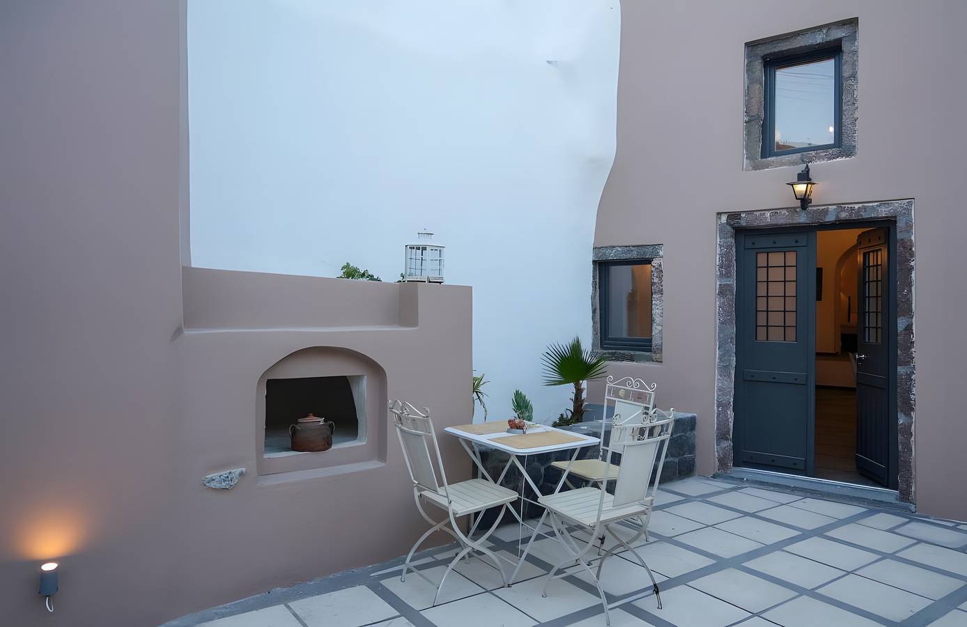 Hel lejlighed, Apartment 'Studio' with Wi-Fi and Air Conditioning in Emporio, Santorini