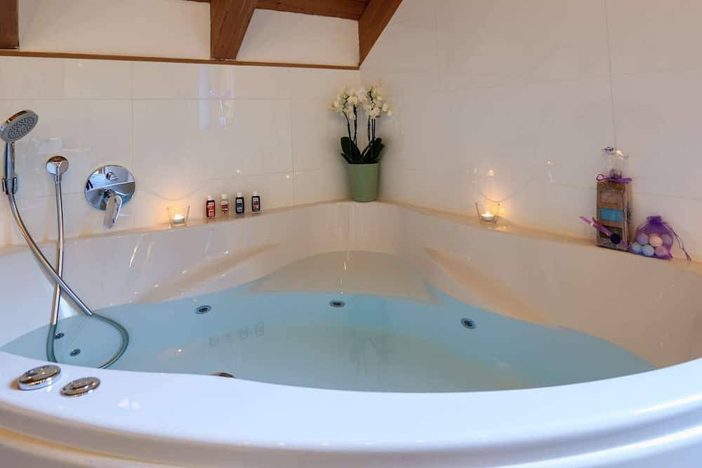 Ferienhaus Fronwald: Sauna | Whirlpool | Spielplatz | Garten eingezäunt | Kamin | Wlan in Alpirsbach, Kinzigtal
