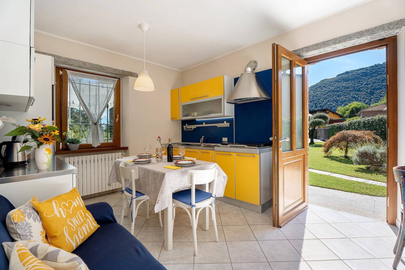 Appartement entier, Appartement 'Res Jasmine- Appartamento Yellow' avec vue sur la montagne, jardin partagé et Wi-Fi in Comune di Verbania, Lago Maggiore (Piemonte)