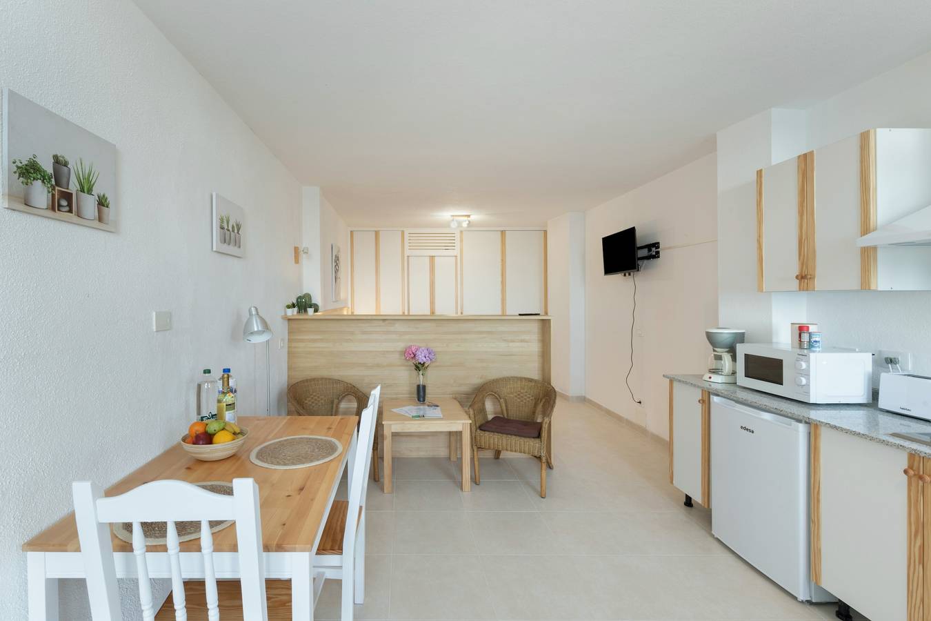 Apartamento entero, Apartamento 'La Bayana - 1' con vistas al mar, piscina compartida y Wi-Fi in Puerto Naos, Los Llanos de Aridane