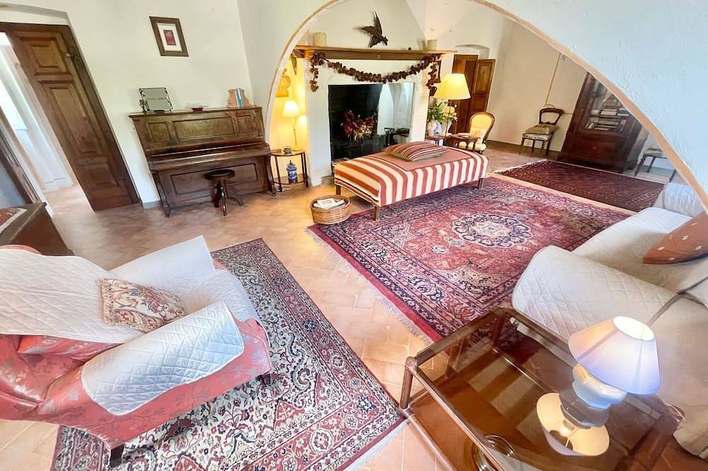 Adam House - exclusive pool - sleeps 8 - a haven in which to relax and frolic! in Spoleto, Perugia Provinz