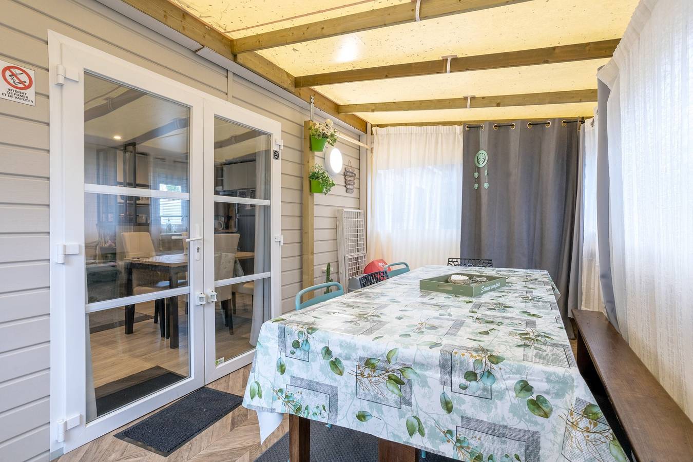 Mobil Home 'Tout Confort Bora Bora' con piscina compartida, terraza privada y jardín privado in Pont-Aven, Region de Quimper