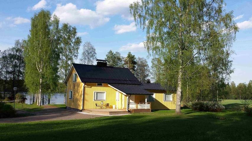 Ferienhaus für 8 Personen, mit Terrasse und Garten sowie Sauna und Seeblick in Pieksämäki
