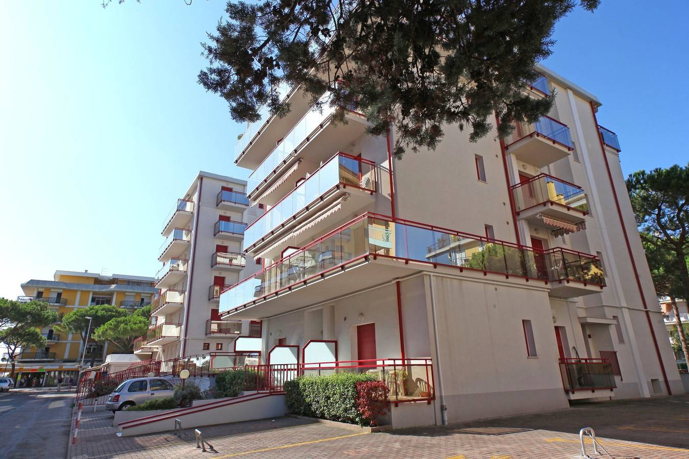 Ganze Wohnung, Ferienwohnung 'Acapulco Residence 101' mit Gemeinschaftspool, privater Terrasse und Balkon in Lido di Jesolo, Jesolo