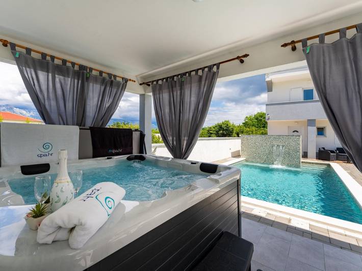 Ferienhaus für 8 Personen, mit Garten und Balkon in Razanac - 2