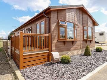 Holiday Home for 4 People in Suffolk, East of England, Photo 1