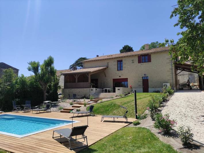Gîte pour 4 personnes, avec Terrasse et Jardin ainsi que Piscine et Vue à Tombebœuf