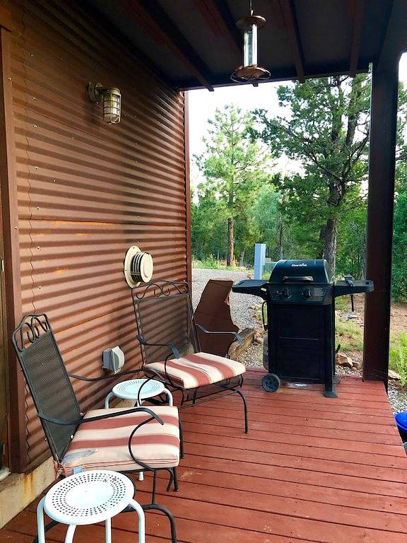 Moderne Hütte im Wald - familien- und haustierfreundlich in New Mexico