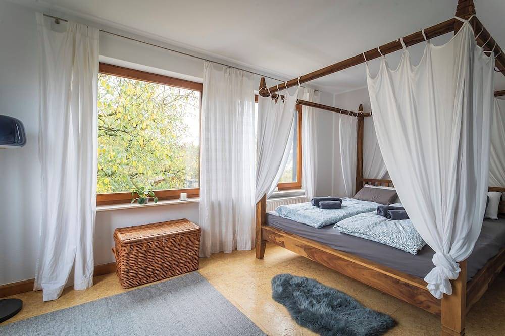 Home port Hanover, 160 sqm house with pool, sauna and garden in Ricklingen, Hannover