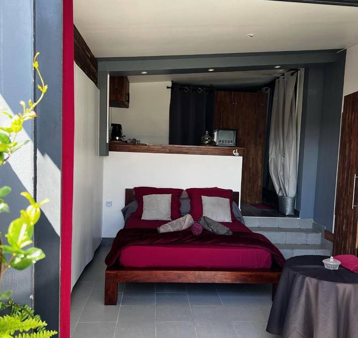 Gîte pour 2 personnes, avec vue et jardin à Sainte-Suzanne - 3