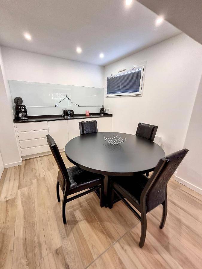 Location de vacances pour 6 personnes, avec jardin à Vains - 3