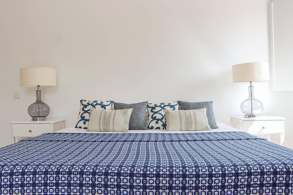 Luxurious Newly Rebuilt House With Infinity Pool and Stunning Views in Urra, Parque Natural da Serra de São Mamede