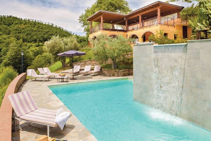 Casa vacanza per 16 persone, con Balcone/Terrazza e Giardino nonché Piscina a Umbertide