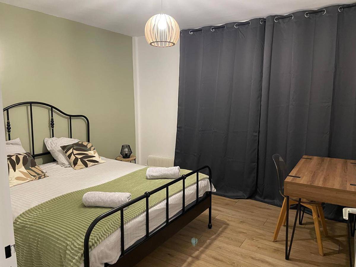 Appartement entier, Appartement design pour 6 pers dans le centre de Salon de Pce - Proche Fontaine Moussue in Salon-de-Provence, Région d'Aix-en-Provence