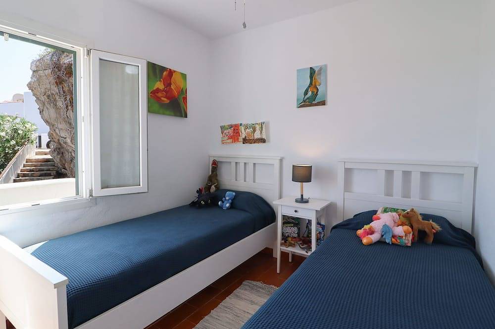 Ganze Wohnung, Family-friendly, Nice, First-line Apartment with Stunning Beach and Sea views,Ac in Arenal d'en Castell, Es Mercadal
