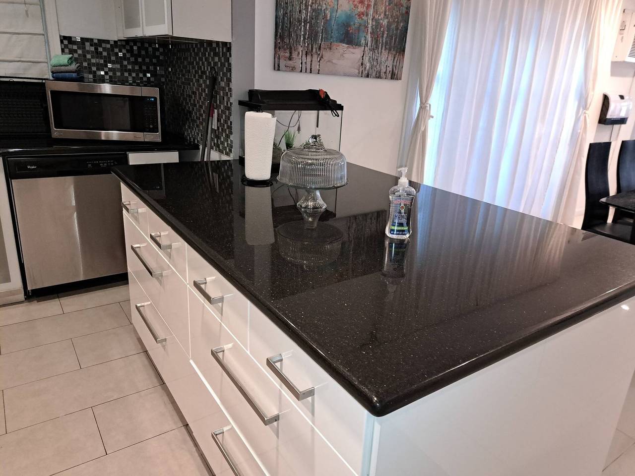 Ganze Wohnung, Tolle Wohnung mit 3 Schlafzimmern und 3 Schlafzimmern im Zentrum von Beverly Hills in Los Angeles, Los Angeles County