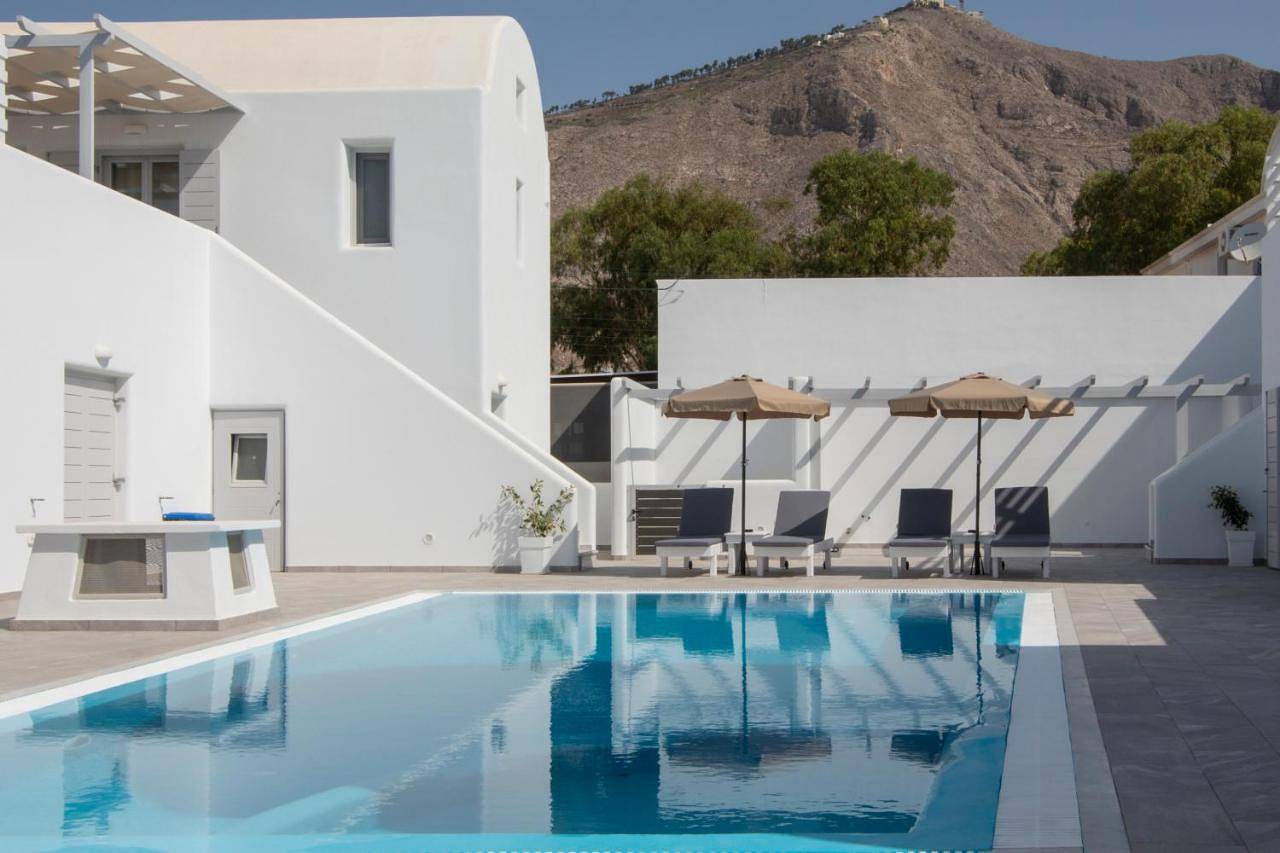 Petra Aqua Villa in Perivolos Strand, Perissa