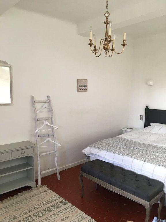 Chambres d'hôtes Château la Sable - Chambre Cucuron in Cucuron, Parc naturel régional du Luberon